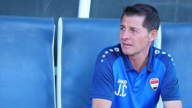 "مدرب العراق يتعرض لانتقادات حادة خلال المؤتمر الصحفي بعد الهزيمة الأخيرة"