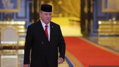 السلطان "إبراهيم خليفة عبد الله شاه" يتولى العرش في ماليزيا