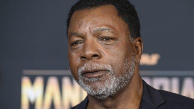 وفاة الممثل "كارل ويذرز"، الذي كان نجمًا في أفلام سلسلة روكي، عن عمر يناهز 76 عامًا.